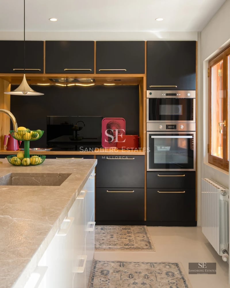 Exterior view of a modern villa featuring an infinity pool, sun loungers, and lush greenery. Contemporary architectural design.