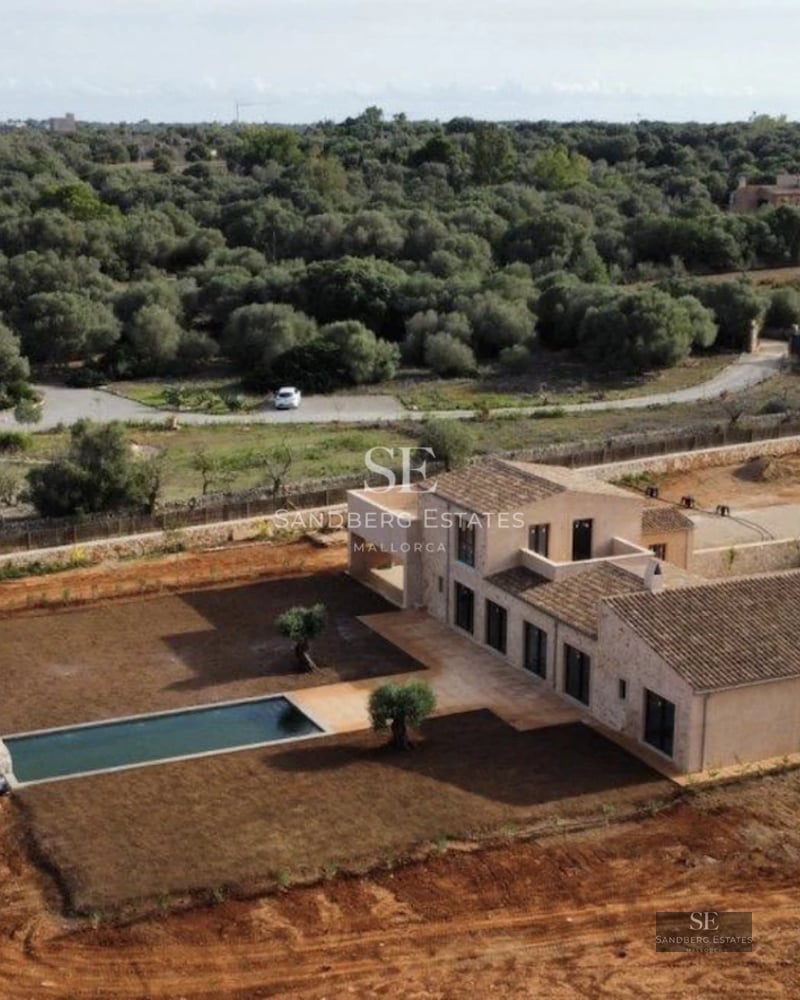 Spacious balcony with panoramic sea views. Modern design with glass railings and minimalist furniture. Luxurious and relaxing atmosphere.