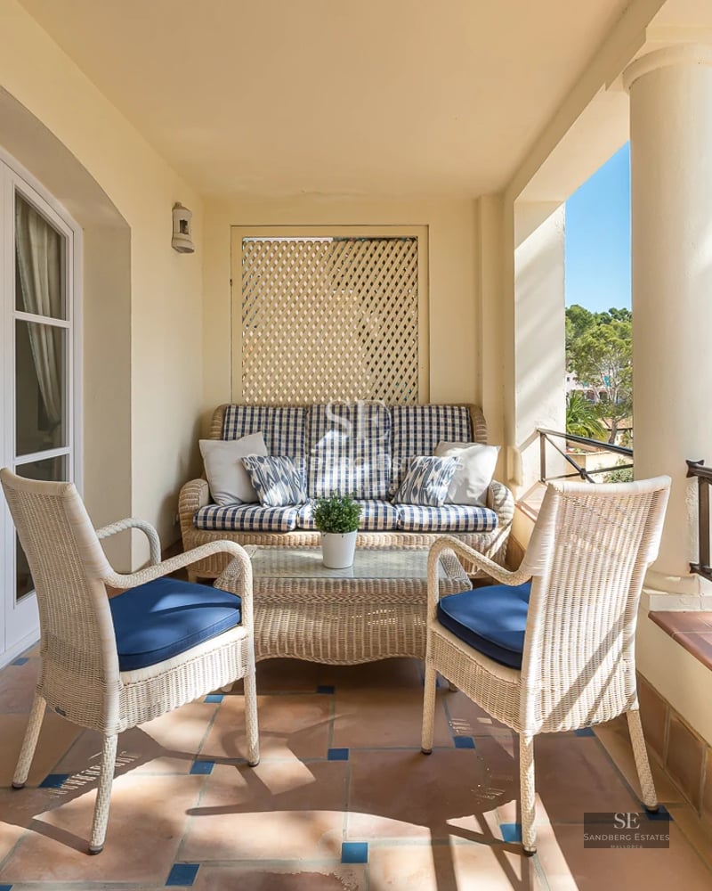 Exterior view of a modern villa featuring an infinity pool, surrounded by greenery, and boasting large windows.