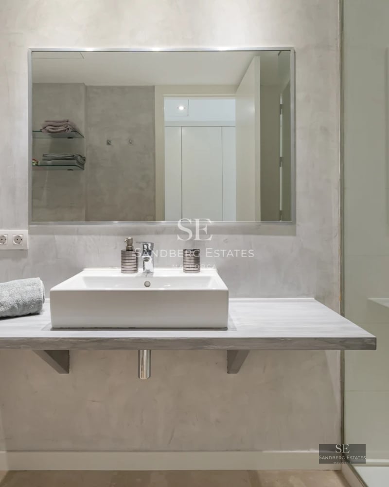 Modern terrace with infinity pool and panoramic views. Minimalist design with large windows and elegant furniture.