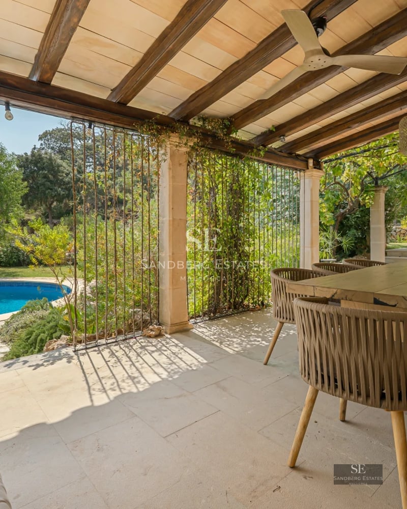 Modern facade with reflective pool. Large windows, minimalist landscaping. Elegant and contemporary architecture.
