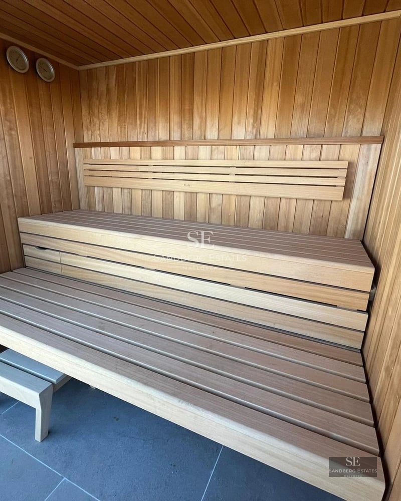 Spacious terrace featuring an infinity pool and panoramic views. Modern design, elegant outdoor furniture and lush vegetation.