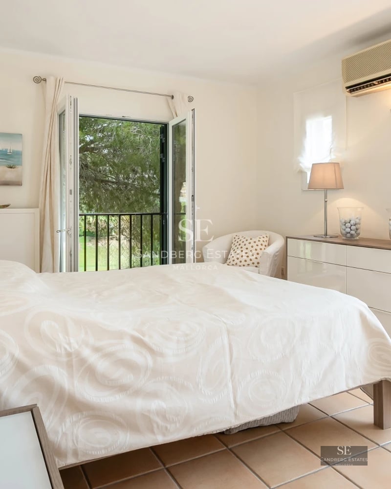 Exterior view of a modern villa featuring an infinity pool, large windows, and lush garden. Minimalist architecture.