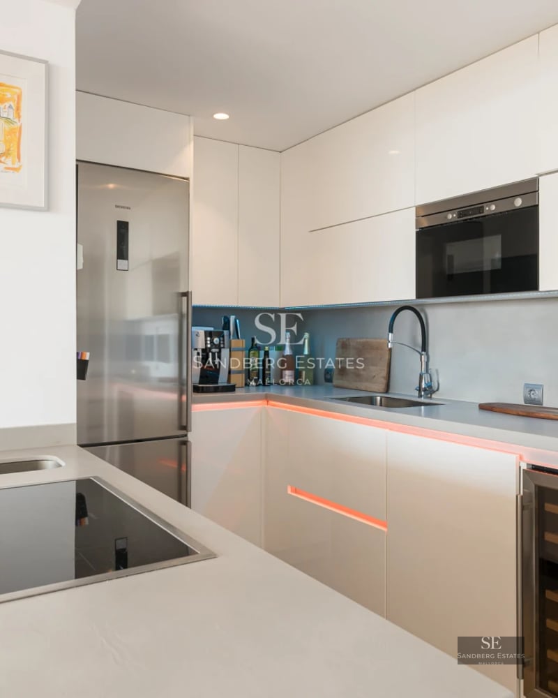 Exterior view of a modern villa with a swimming pool. Minimalist design, large windows, and manicured landscaping. Luxurious and comfortable setting.