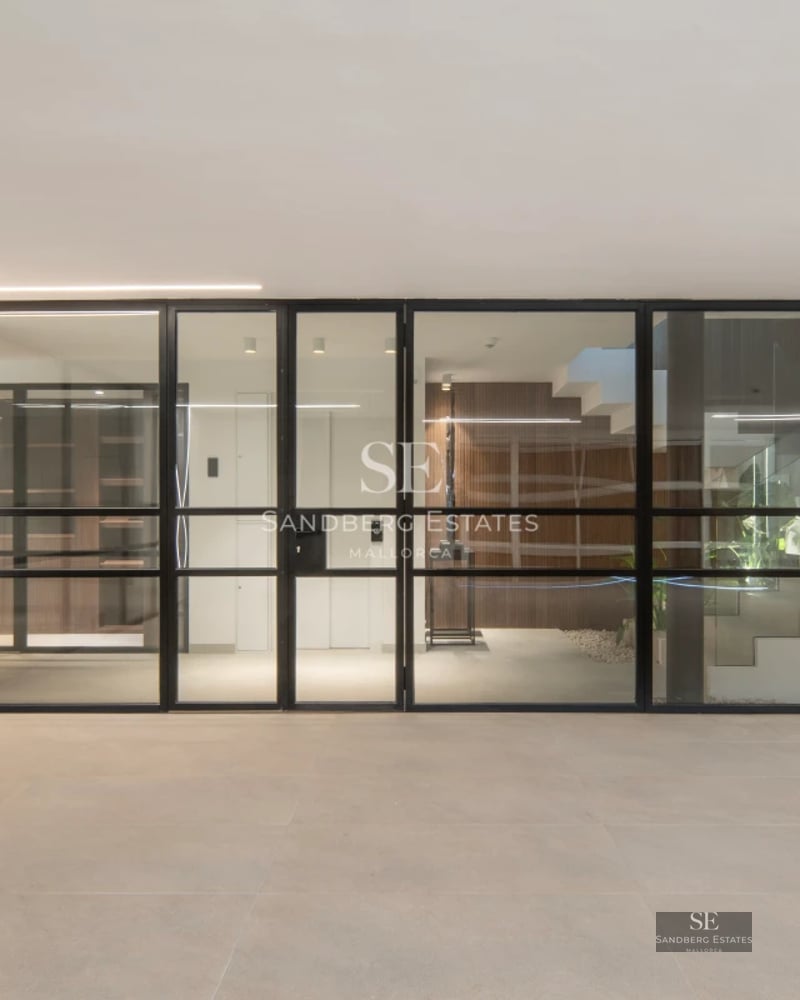 Exterior view of a modern villa featuring an infinity pool, large windows, and lush garden. Minimalist architecture and elegant landscaping.