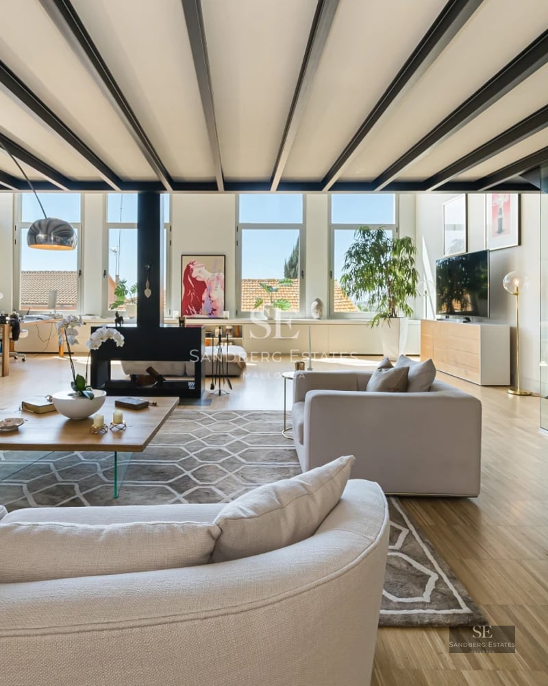 Exterior view of a luxurious villa with a pool. Modern architecture, large windows, terrace and lush garden. Elegant and sophisticated design.