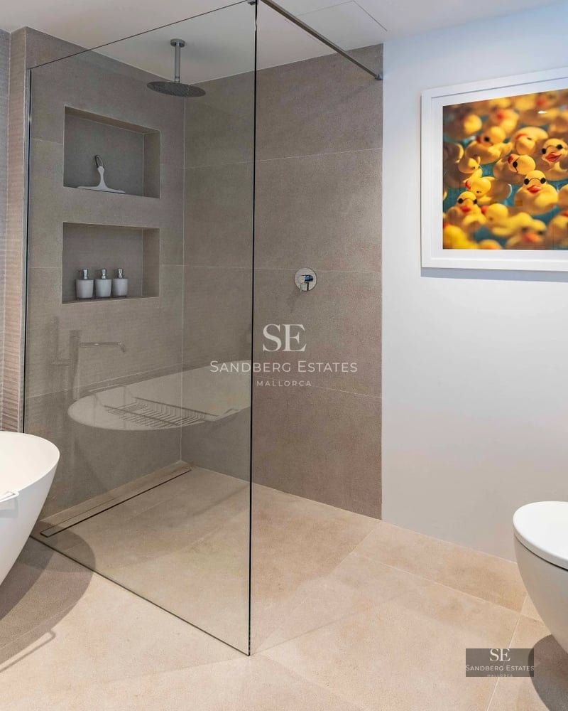 Spacious terrace featuring an infinity pool with panoramic views. Modern design with elegant furniture and lush landscaping.