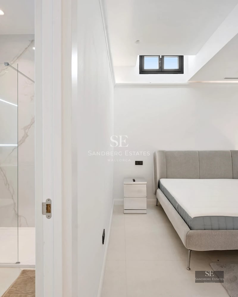 Exterior of modern villa featuring a pool, large garden, and minimalist architectural design. Natural lighting and high-quality finishes.