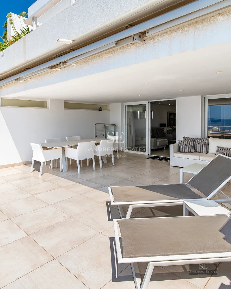 Stunning infinity pool with panoramic views, surrounded by lush greenery. Modern and elegant design with high-quality finishes.