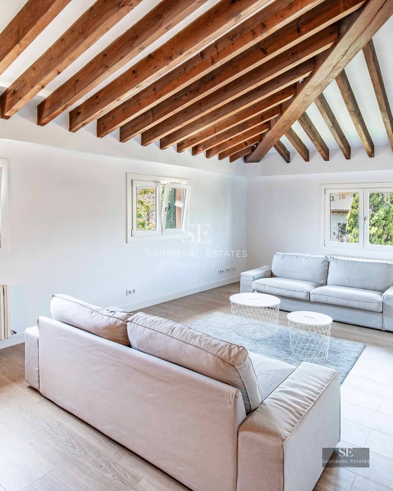 Bright living room with large windows, modern furniture, and access to a terrace. Panoramic views. Minimalist decoration.