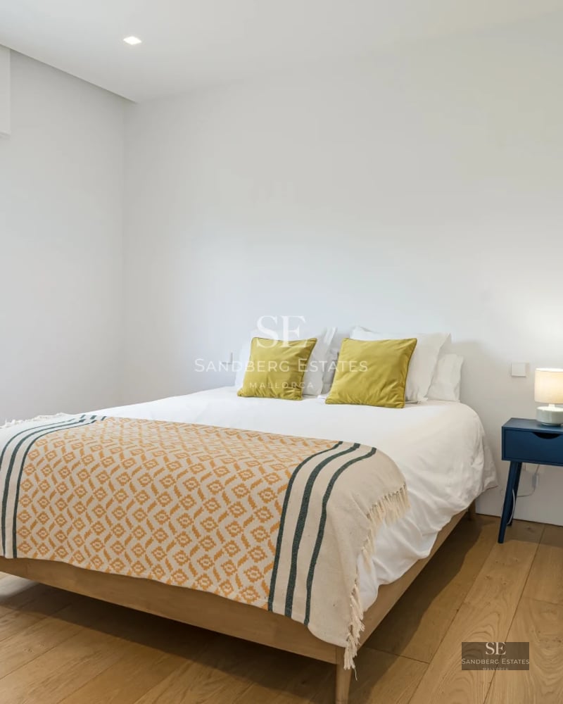 Spacious living room with floor-to-ceiling windows, wood floors, modern furniture and balcony access. Natural light and panoramic views.