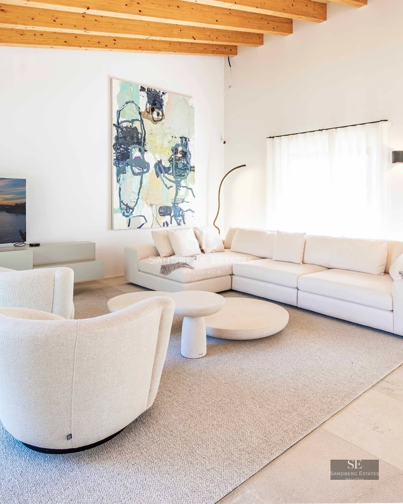 Infinity pool view, terrace with sun loungers, manicured lawn, and modern architecture. An oasis of relaxation and luxury.