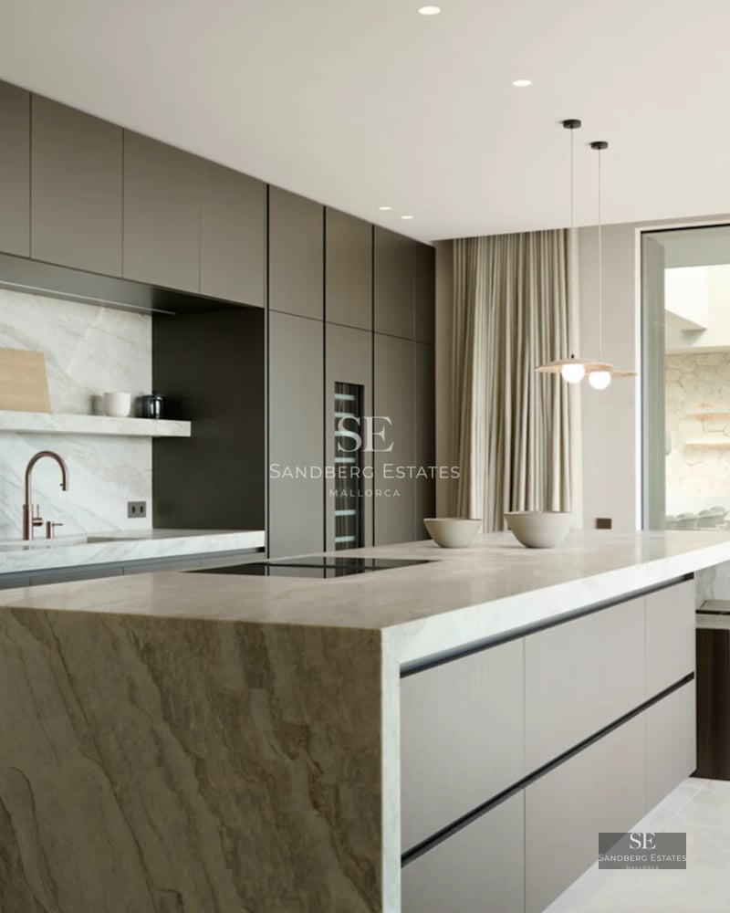 Spacious terrace with infinity pool, sun loungers, umbrellas, and panoramic sea views. Modern and elegant design.