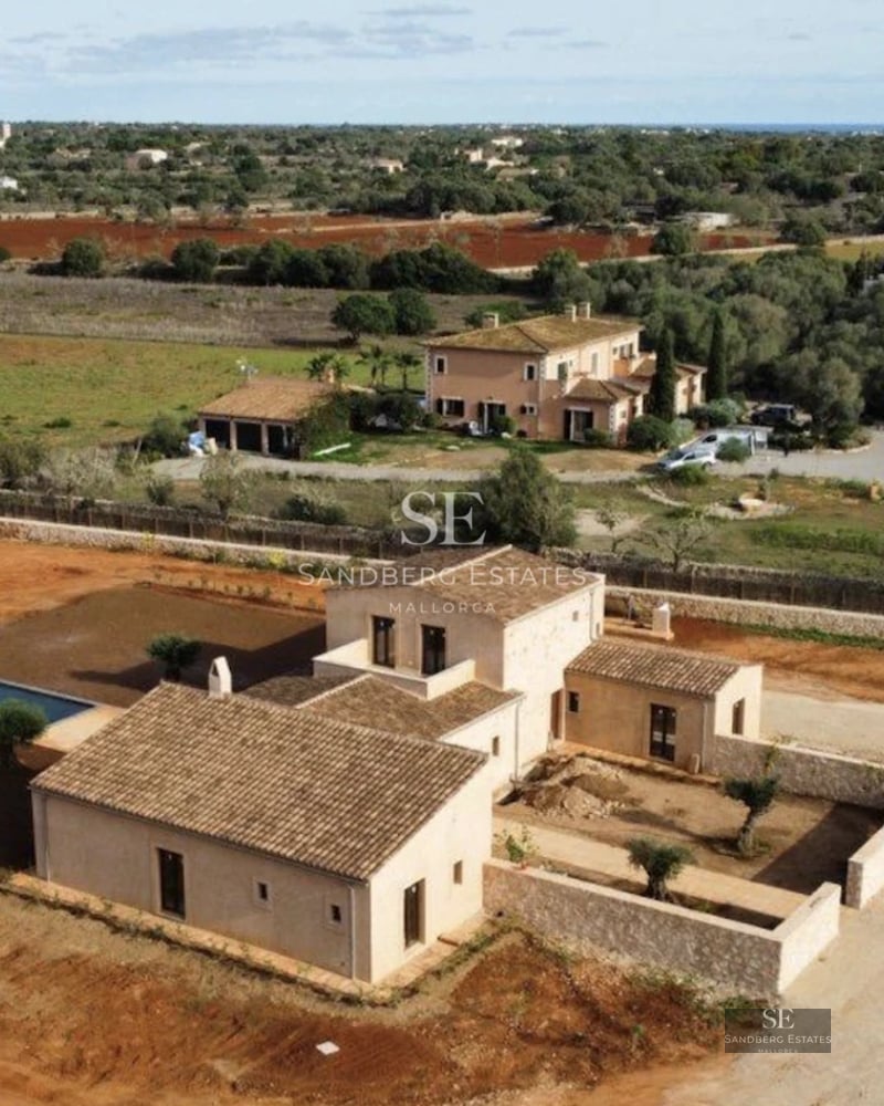 Exterior view of modern villa with infinity pool, spacious terraces and lush vegetation. Minimalist architecture with large windows.