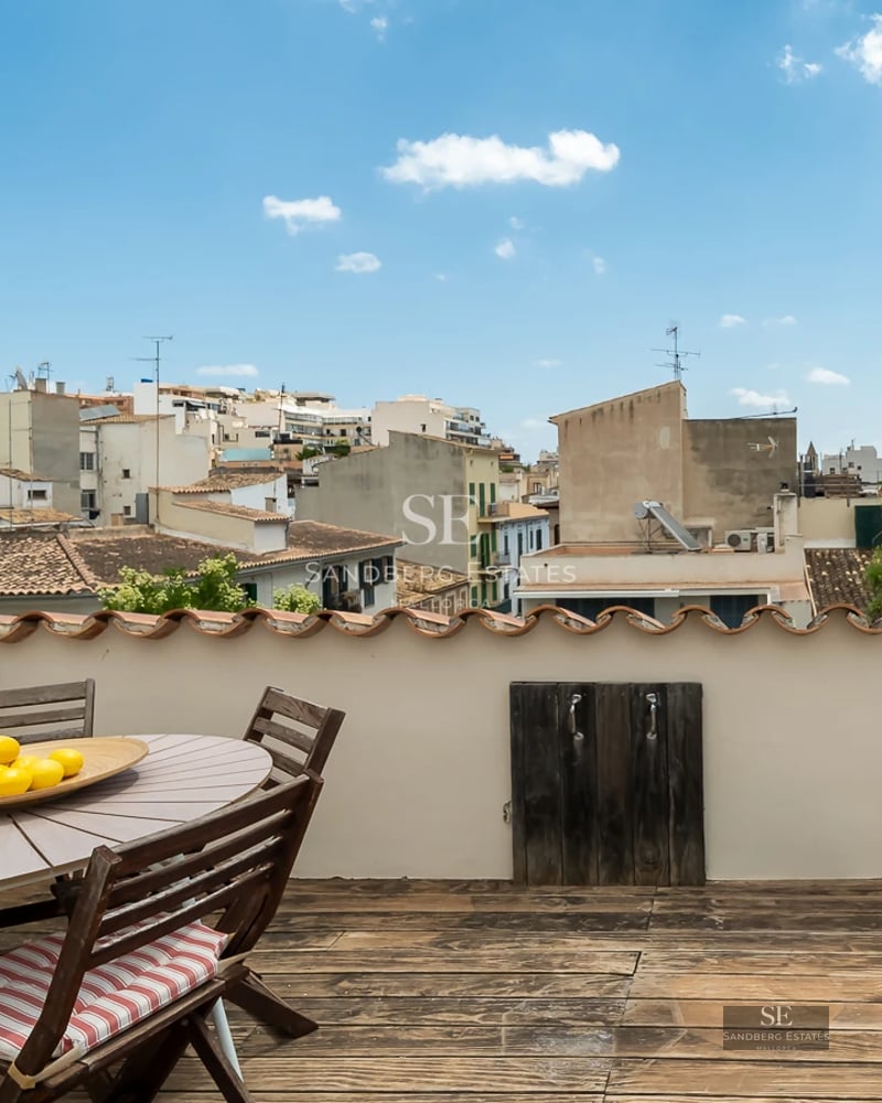 Exterior view of a modern villa featuring an infinity pool, large windows, and minimalist design. Well-maintained garden and clear blue sky.
