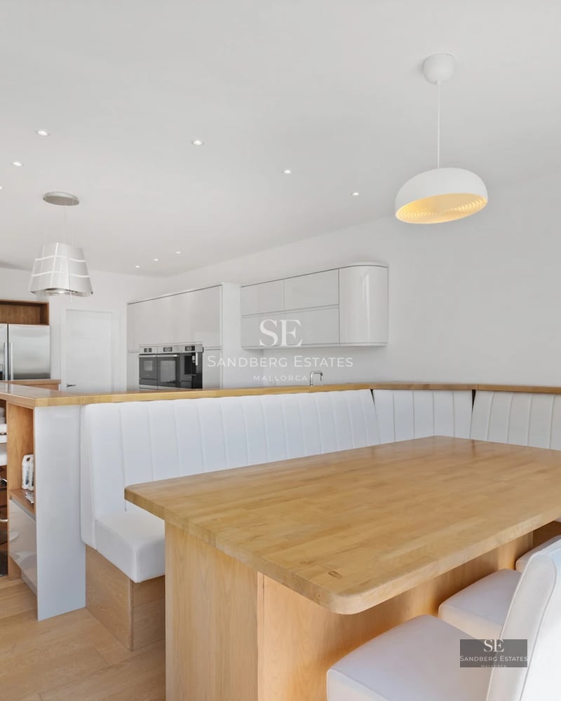 Exterior of a luxurious villa with a pool, garden and spacious terraces. Modern design with large windows and ambient lighting.