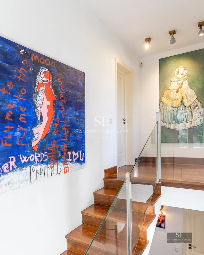 Modern facade with pool and lush garden. Large windows, warm lighting. Minimalist architecture.