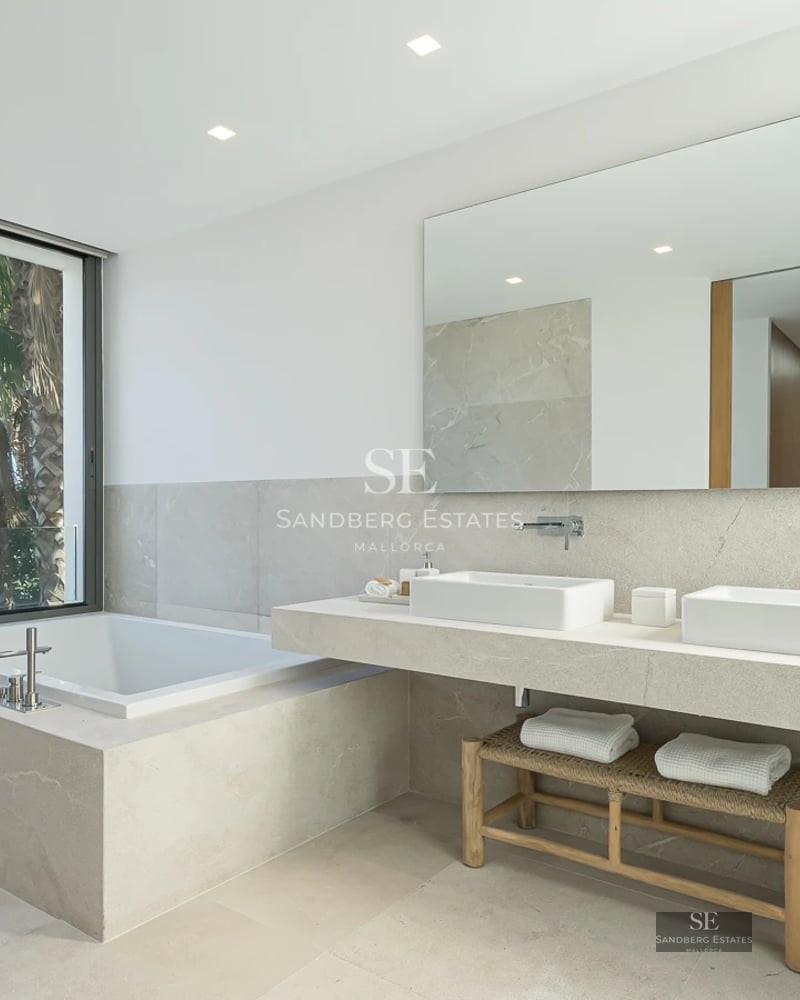 View of a modern villa with infinity pool. Large windows, minimalist architecture, lush natural surroundings.