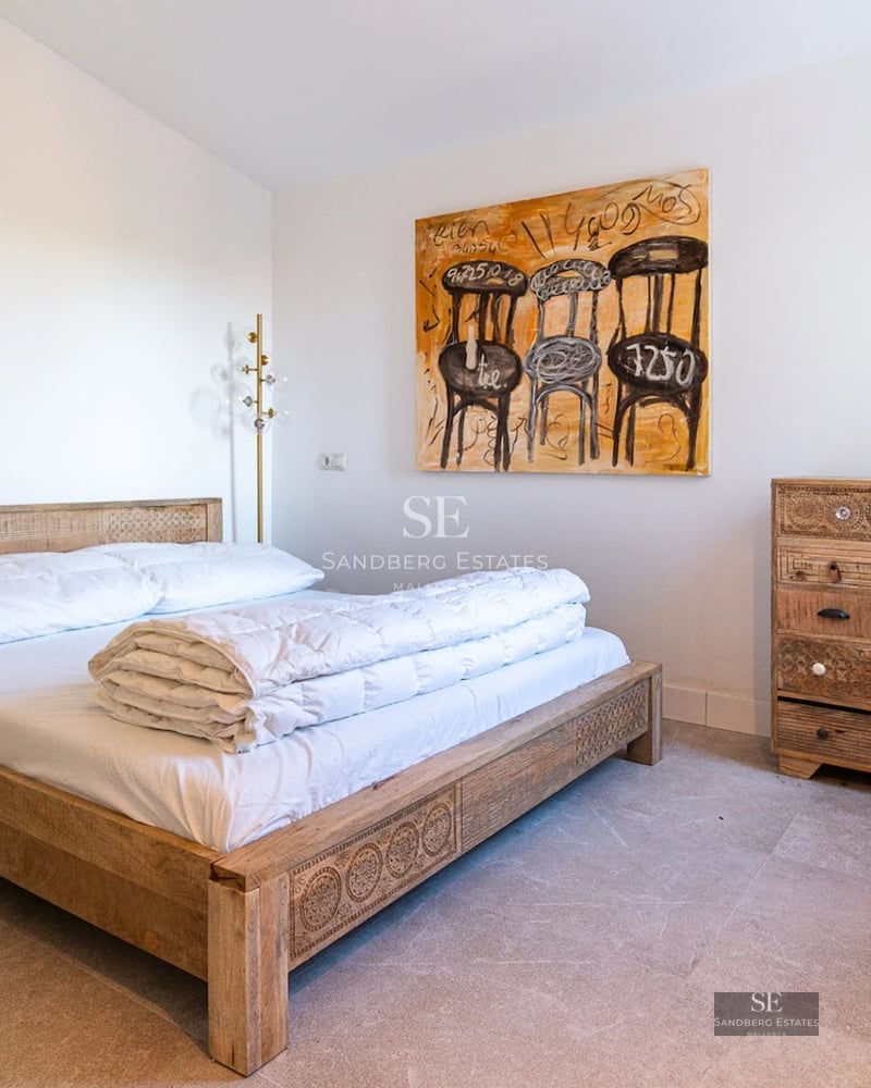 Spacious terrace with infinity pool, sun loungers and panoramic views. Modern, minimalist design with lush vegetation.