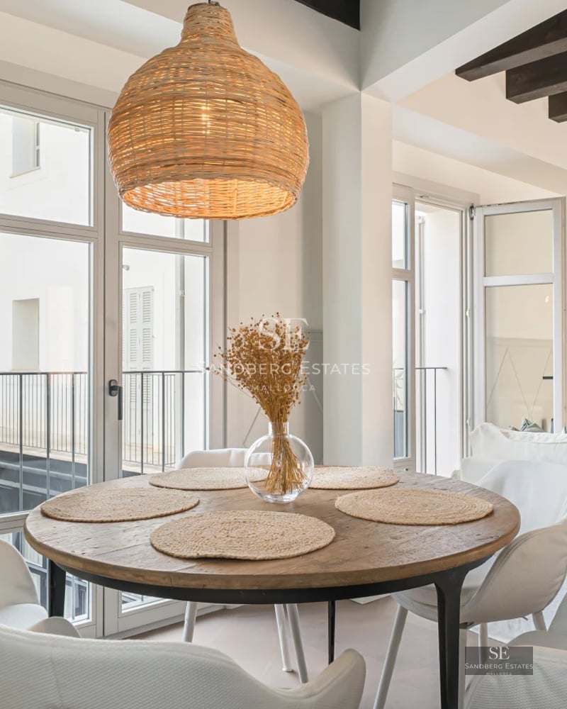 Modern interior featuring a large living room, expansive windows, natural light, and elegant furnishings. Panoramic views.