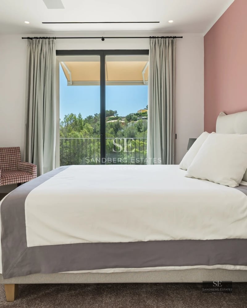 Pool and terrace view. Modern design. Luxury finishes. Bright. Ideal for investment or primary residence.