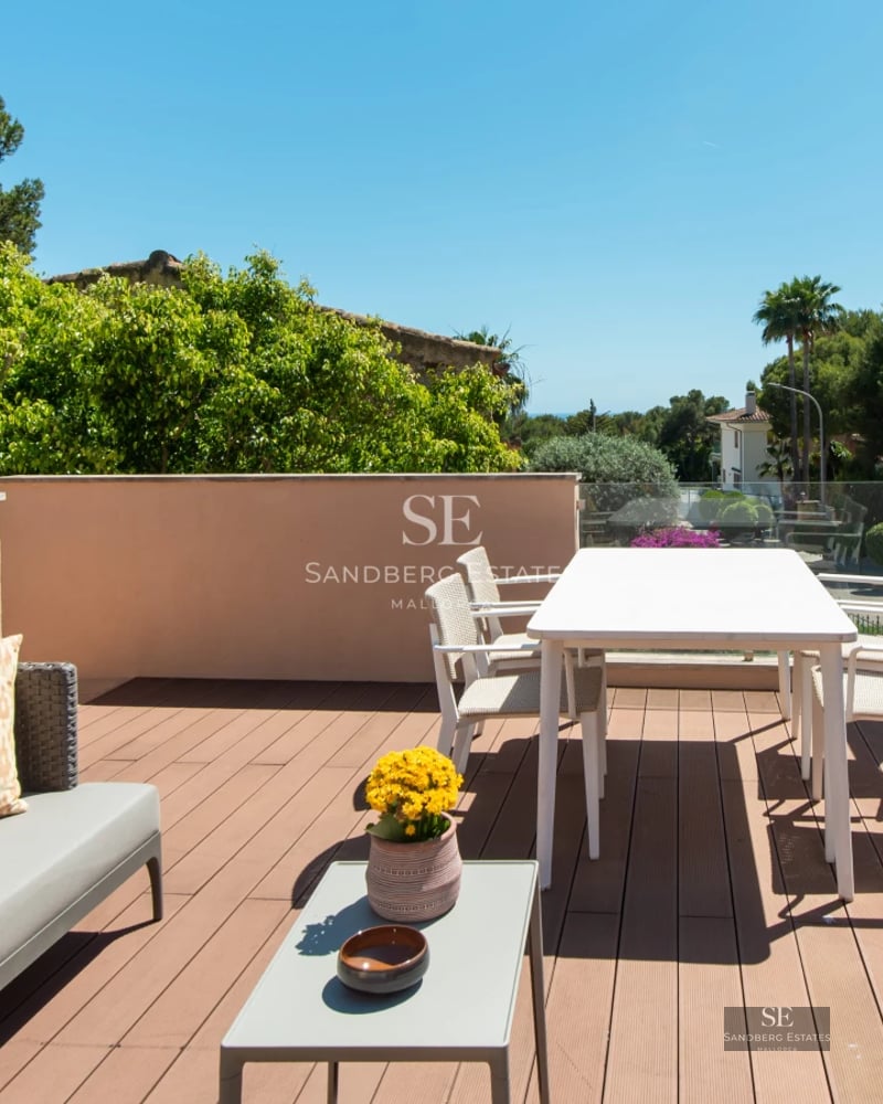Exterior view of a modern villa featuring a pool, garden, and minimalist architecture. Natural lighting and high-quality finishes.