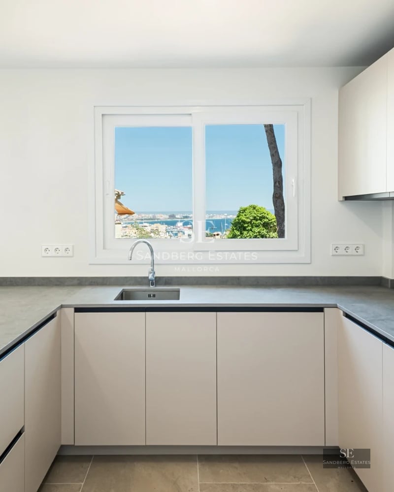 Exterior view of modern villa featuring a pool, sun loungers and lush greenery. Minimalist architecture and high-quality finishes.