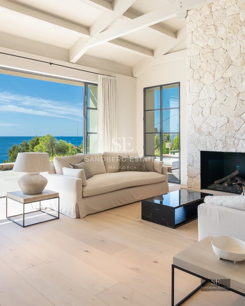Exterior of modern villa with infinity pool. Minimalist architecture, large windows, manicured garden, sun loungers, and stylish umbrellas.