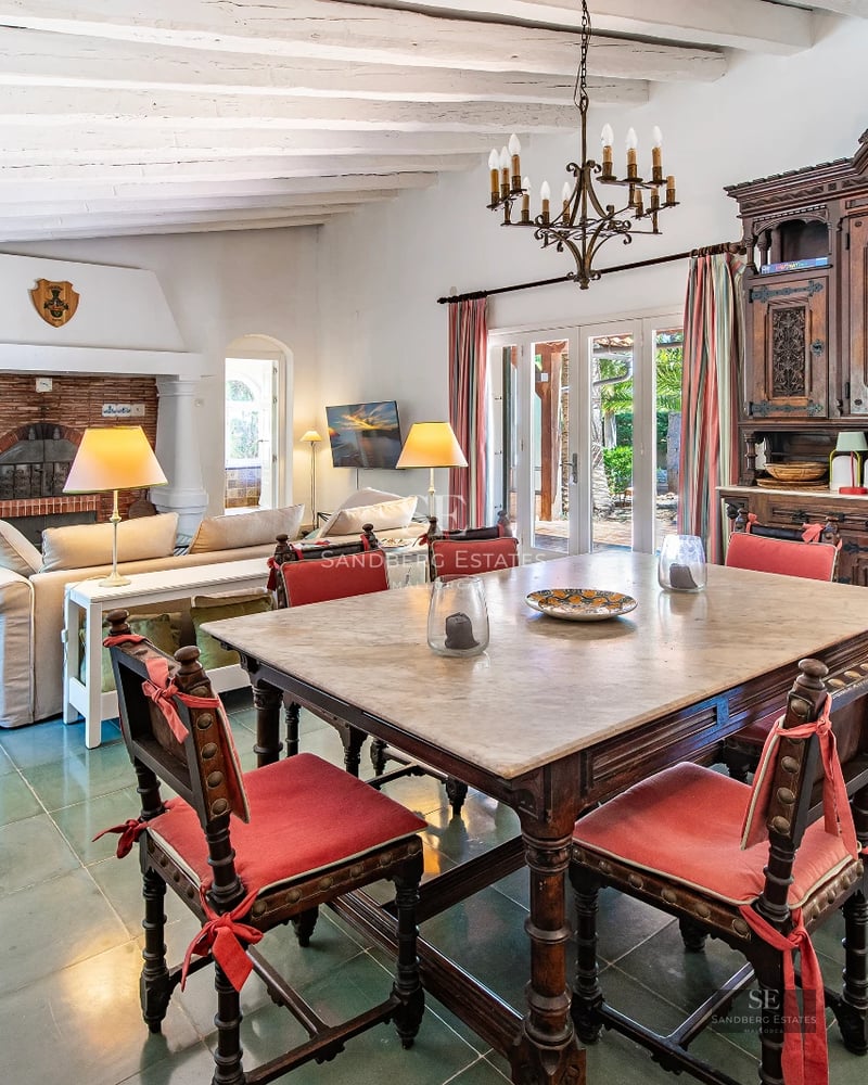 Exterior of a modern villa with a reflecting pool. Minimalist architecture, large windows, and lush vegetation.