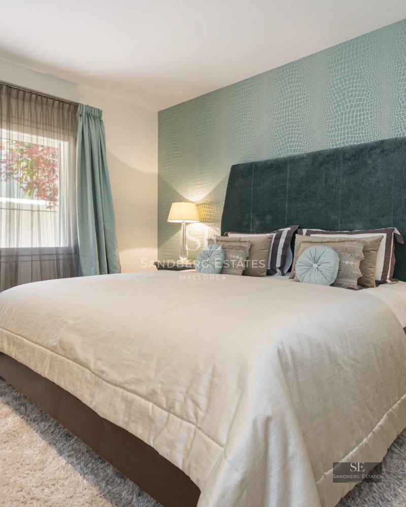 View of infinity pool and terrace of a modern villa with lounge chairs and panoramic views. Elegant design with ambient lighting.