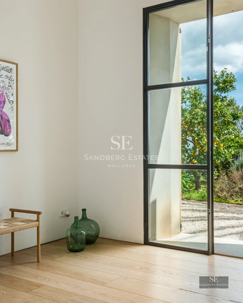 Image of a modern villa featuring an infinity pool, lush garden, and expansive terraces. Minimalist architecture with floor-to-ceiling windows and sleek design.