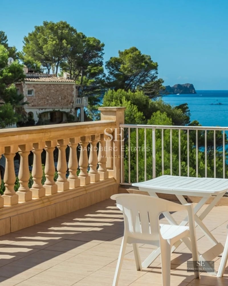 Exterior view of modern villa with pool. Minimalist architecture, large windows, and manicured landscaping. Ideal for relaxation.