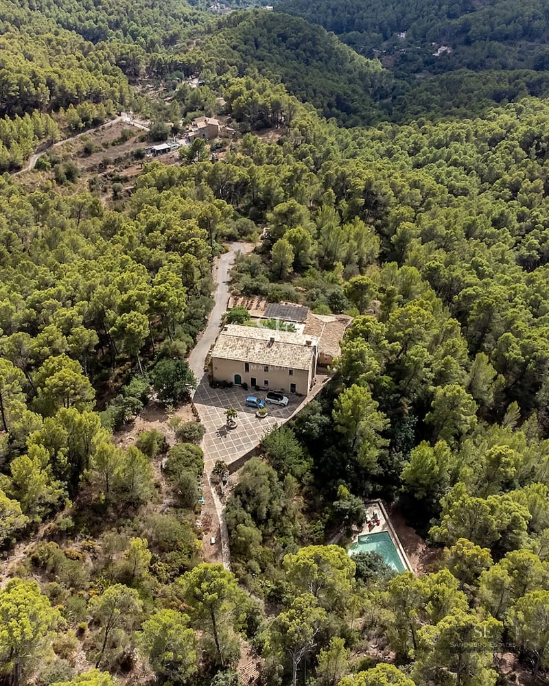 Spacious terrace with infinity pool, sea views, and modern furniture. Sleek and bright design with high-quality finishes.