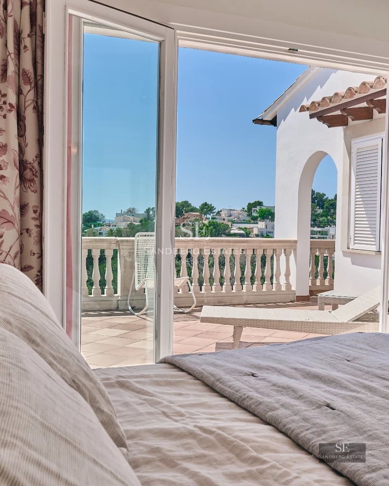 Exterior of a luxurious villa with infinity pool, large terraces, and panoramic sea views. Modern and elegant design.