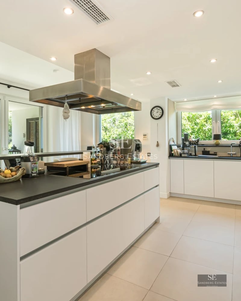 Expansive terrace with infinity pool, panoramic sea views. Minimalist design, luxurious finishes, and modern furniture.