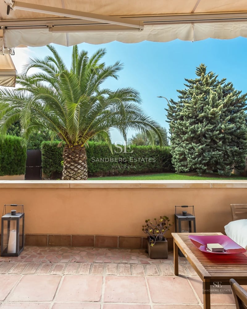 Exterior view of a modern villa with an infinity pool, lush garden, and spacious patio. Minimalist architecture and elegant design.