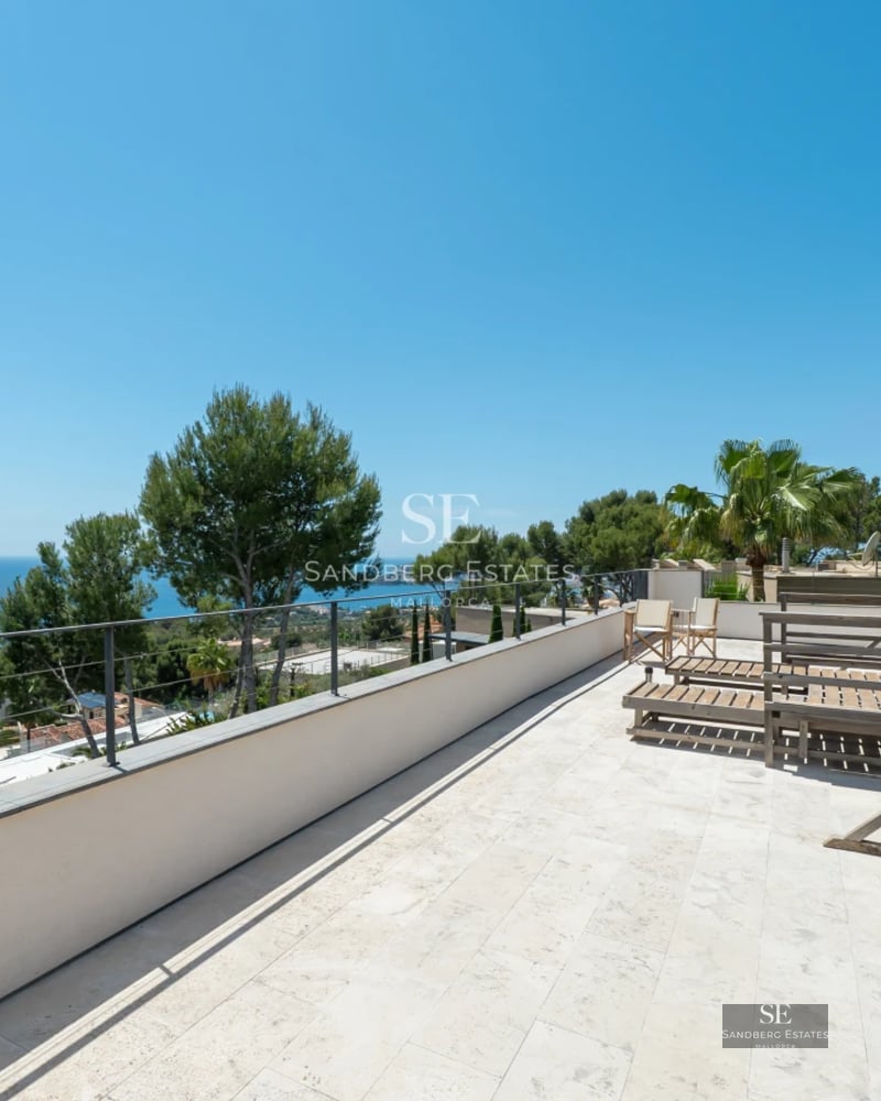 Exterior view of a modern villa featuring a swimming pool, manicured garden, and large windows. Minimalist and elegant design.