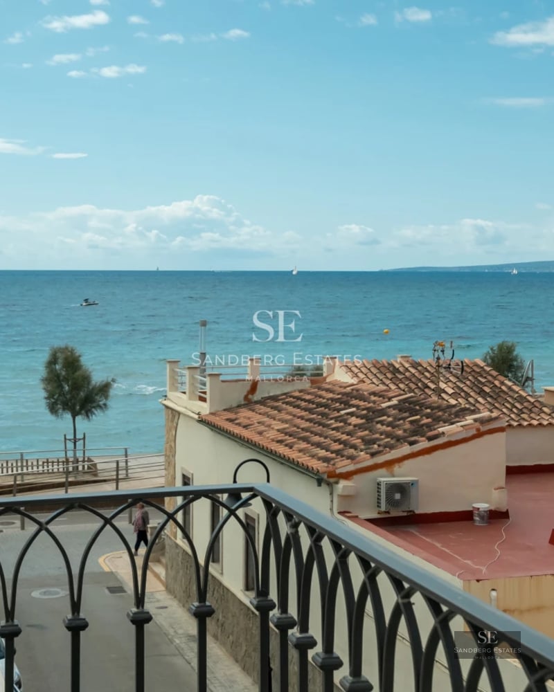 Large swimming pool surrounded by terrace with sun loungers and umbrellas. Elegant landscaping and modern architecture. Well-maintained lawn.