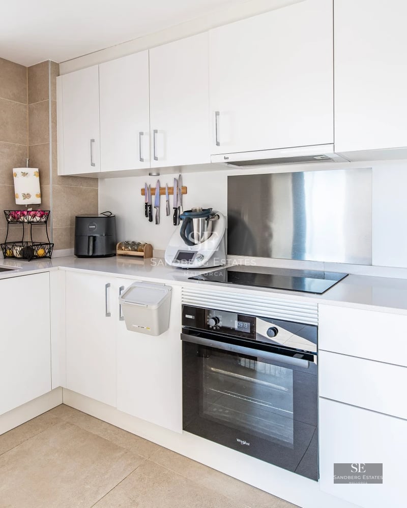 Exterior view of a modern villa with an infinity pool. Minimalist design, large windows, and impeccable landscaping.