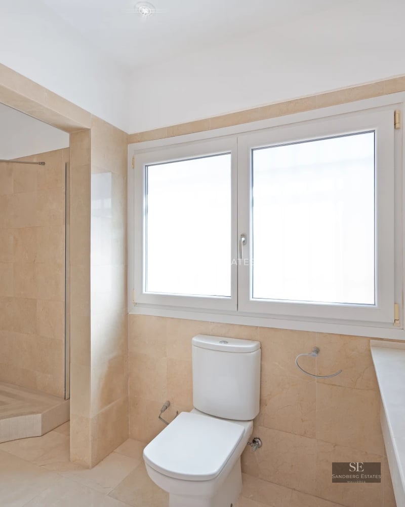 Exterior view of a modern villa with infinity pool, spacious terraces, and lush greenery. Minimalist and elegant architectural design.