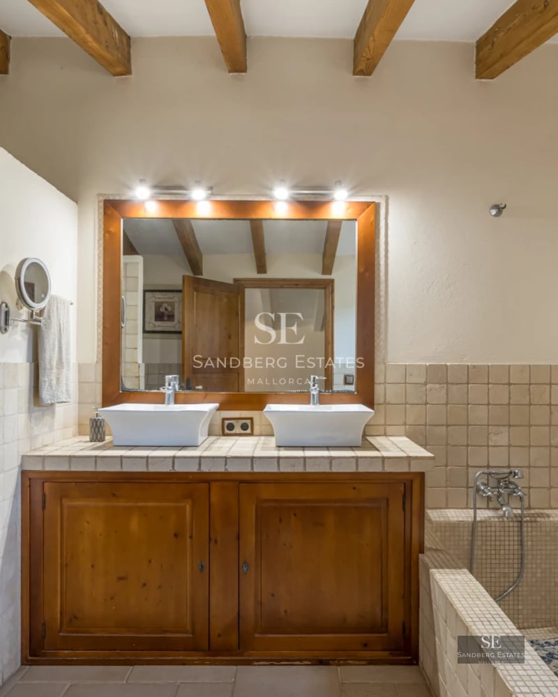 Exterior of a modern villa with an infinity pool and manicured landscaping. Minimalist architecture with large windows and spacious terraces.