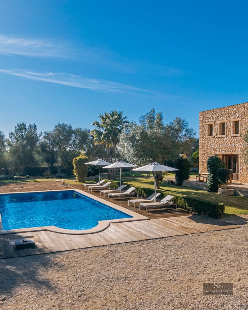 Infinity pool view. Modern architecture with large windows. Warm ambient lighting. Minimalist and elegant design.