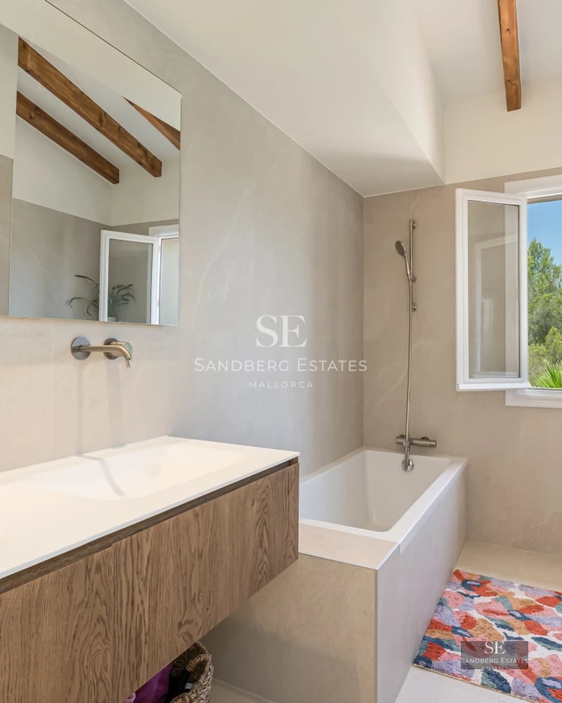 Spacious living room with a balcony and panoramic views. Modern design, natural lighting, and neutral color palette. Ideal for living or investing.