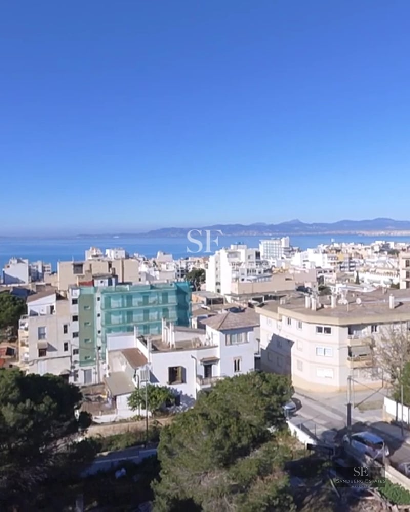 Exterior view of a modern villa with an infinity pool, lush garden, and minimalist architecture. White facade with large windows.