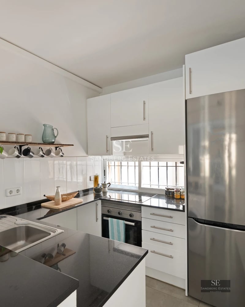 Aerial view of turquoise pool, white loungers, surrounded by lush garden. Modern architecture, clean lines and spacious open areas.