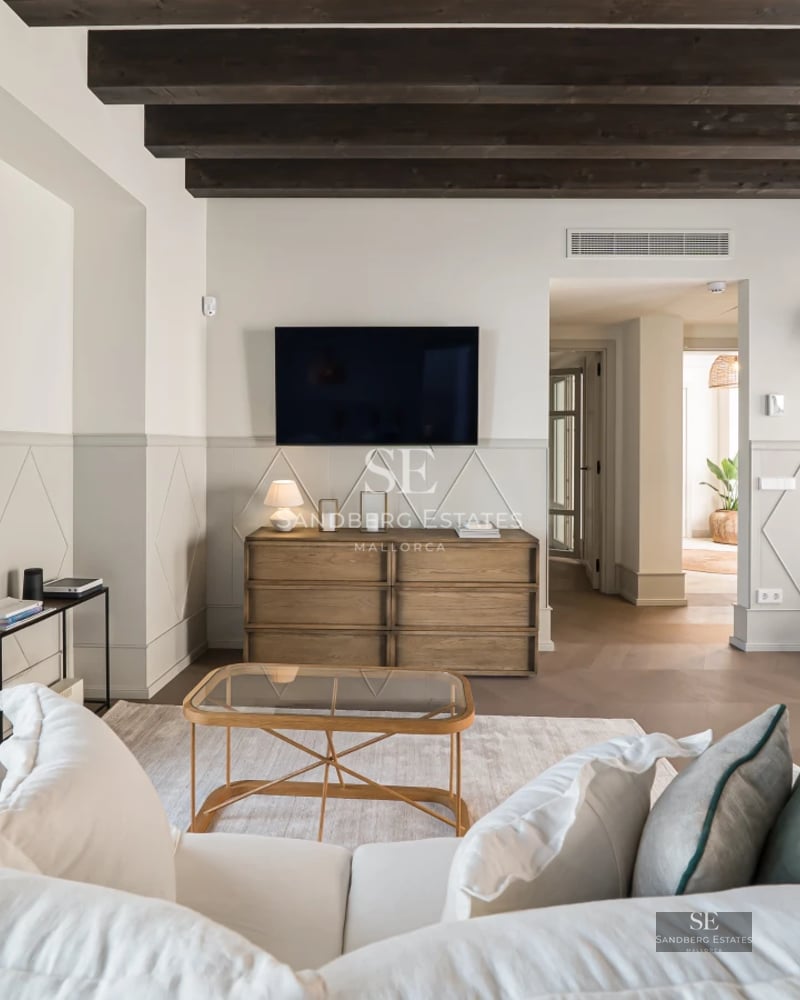 Exterior view of a modern villa with infinity pool, large terraces, and gardens. Minimalist architectural design with natural light.