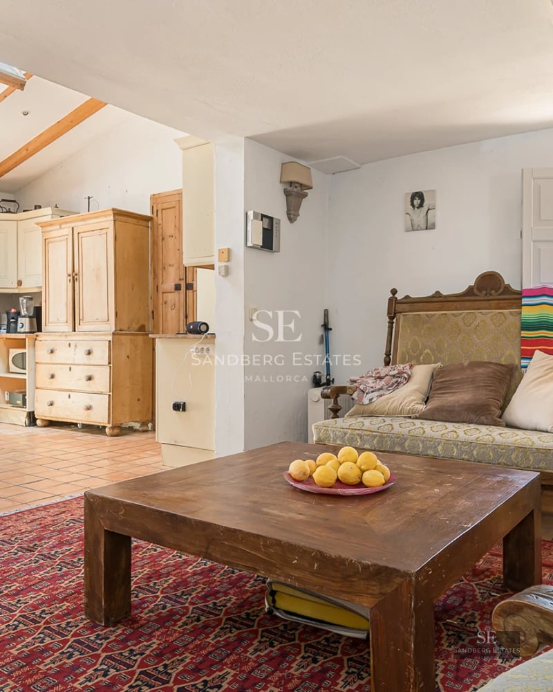 Exterior view of a modern villa with infinity pool, manicured garden, and avant-garde architectural design. Expansive terraces and unobstructed views.