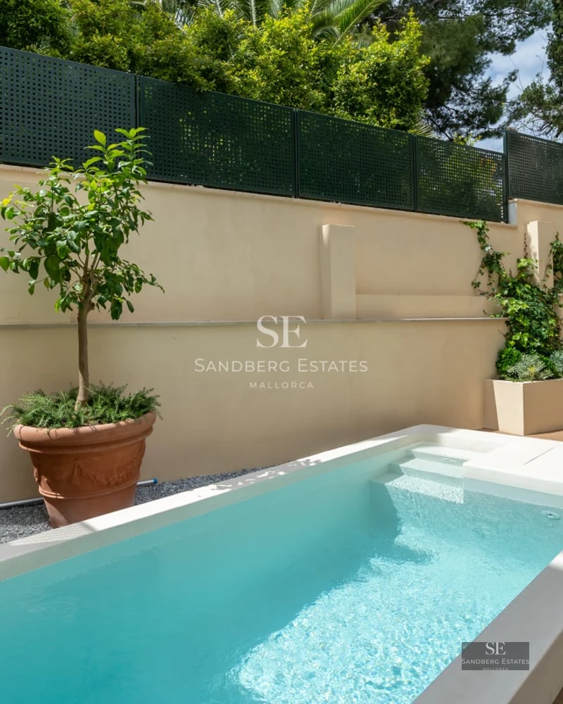 Spacious living room with balcony, sea views, and modern furniture. Bright and airy. Ideal real estate investment.