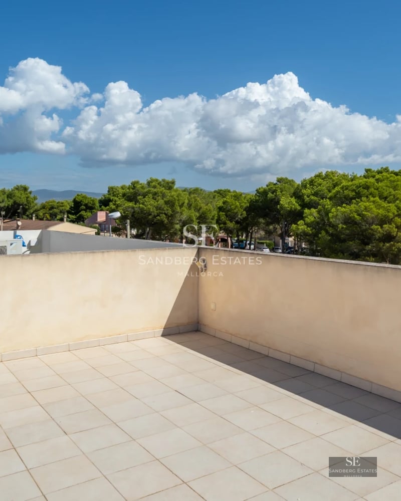 Exterior view of a modern house with a pool, garden, and spacious terraces. Minimalist architecture with clean lines and large windows.