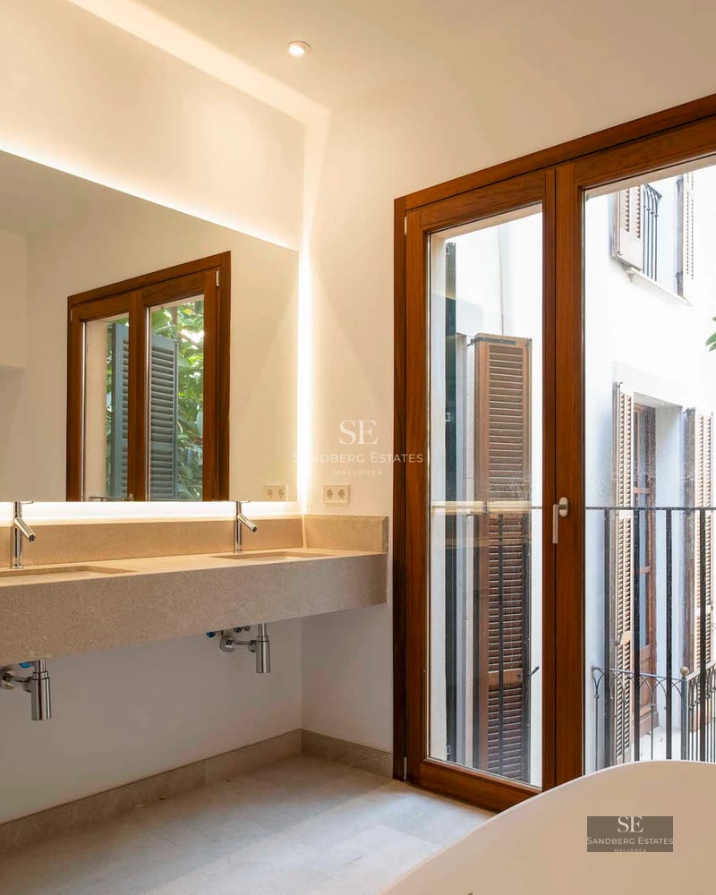 Exterior view of a modern house with a pool. Minimalist design, large windows, manicured gardens, and a sparkling pool.